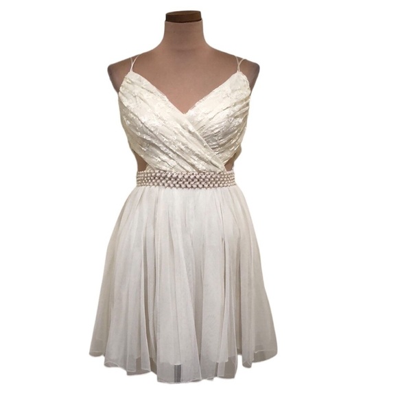 Francesca’s Collection Speechless Dress Size XS Cream Lace Cut Out Sides - Picture 1 of 10